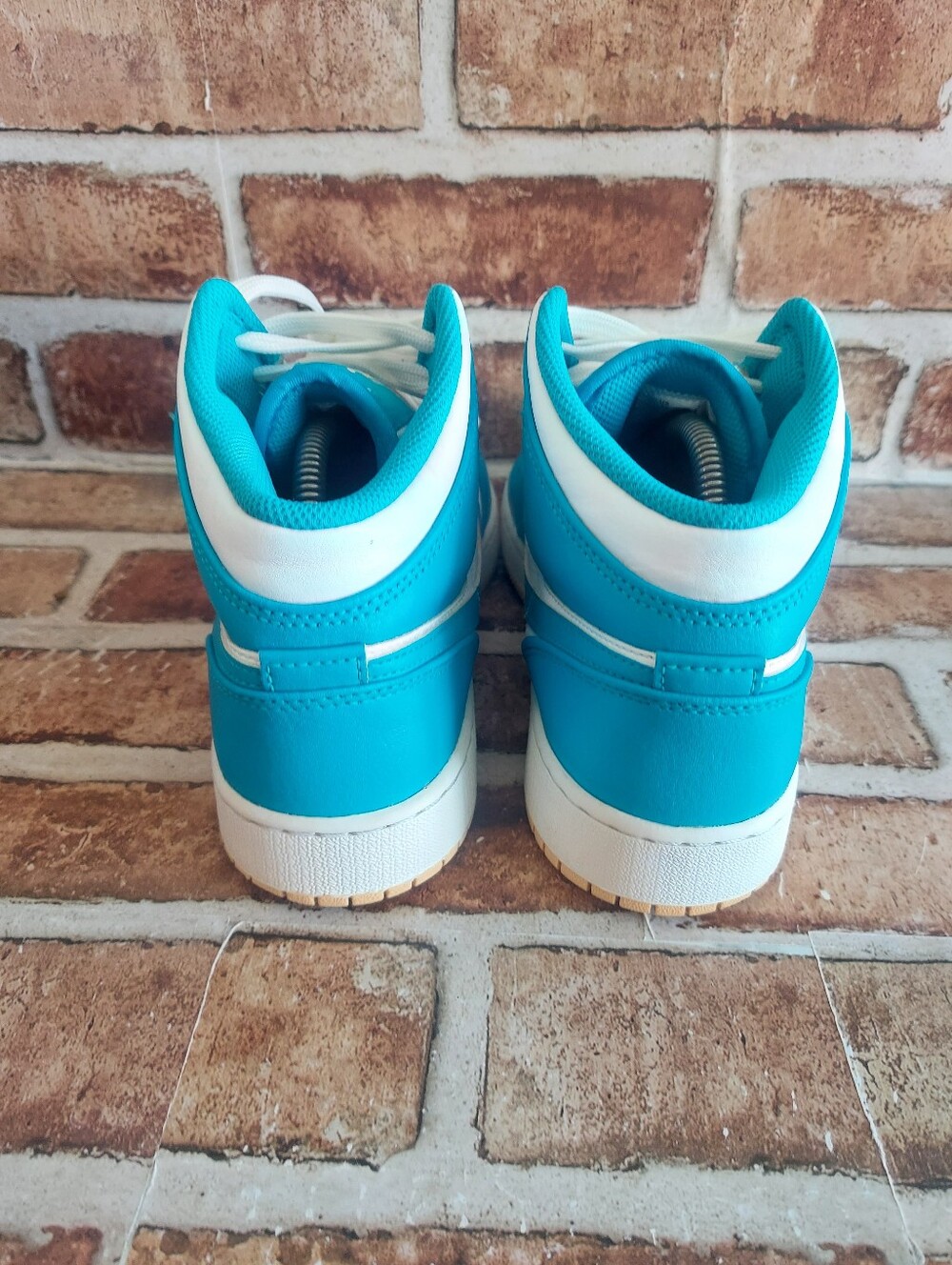Pre-owned 2023 Jordan 1 Mid - Picture 5 of 10